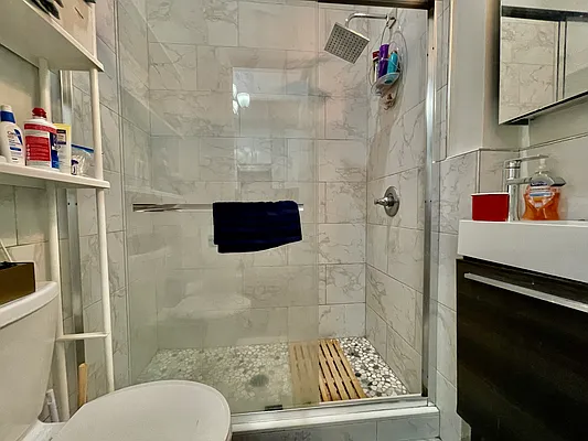 Rented by R New York | media 24