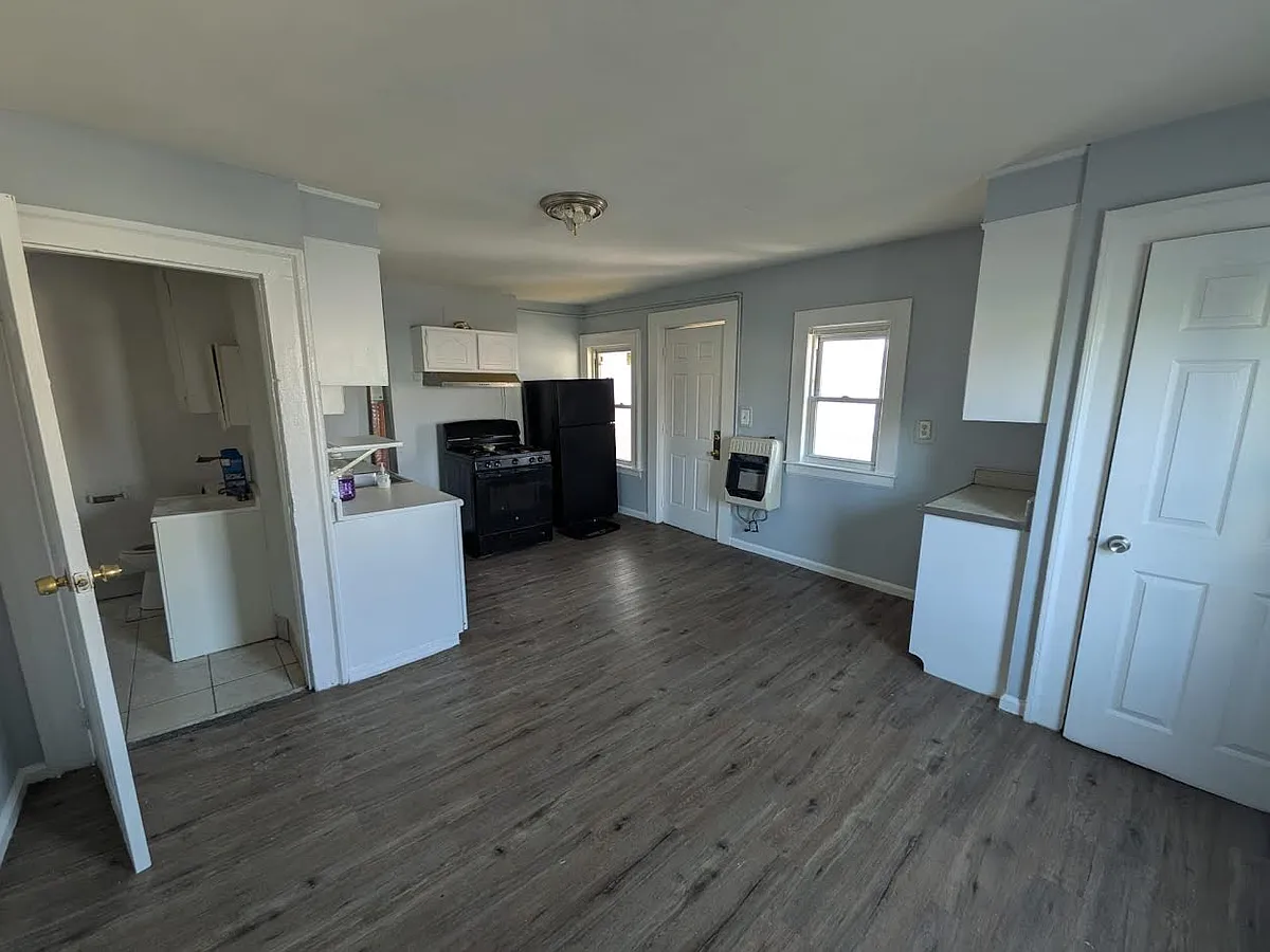 Building Photo - 245 Brooks St #3