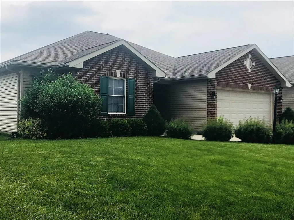 1135 Parkview Dr photo 1