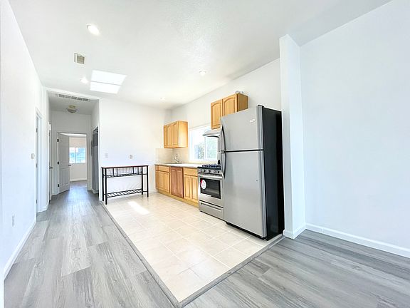 4th image of 521 Gates St #A