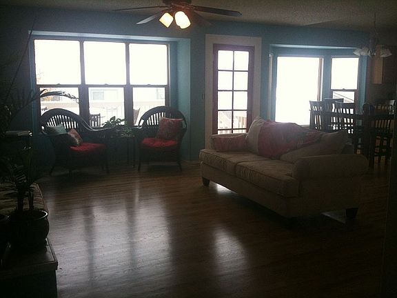 Very open living room opens up to a fabulous deck for bbq's