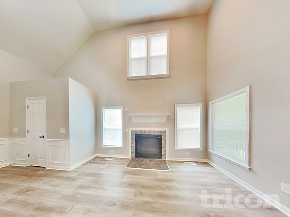 2nd image of 905 Amersham Ln