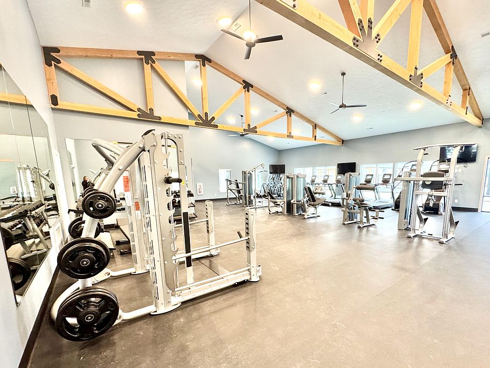 24/7 FITNESS CENTER, SPIN ROOM, & YOGA ROOM