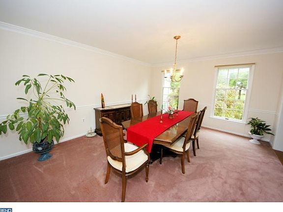 5th image of 38 Ellsworth Dr