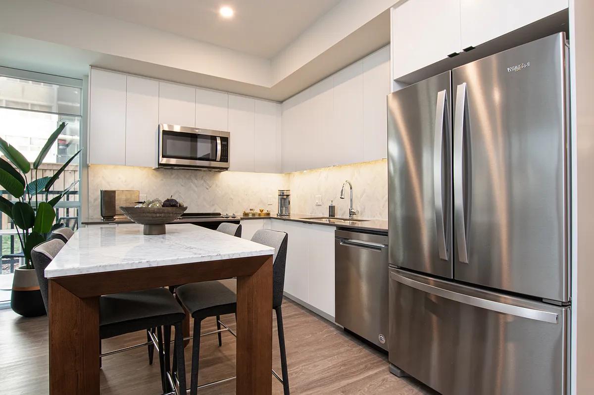 2475 Hurontario Street — Photo 3