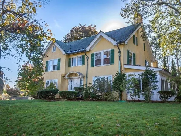 52 Lexington Ave, Holyoke, MA 01040