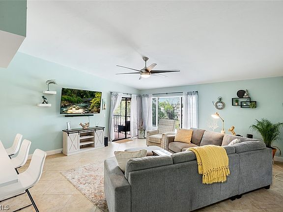 5th image of 4904 Vincennes St APT 207