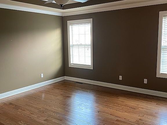 4th image of 652 Baden Ln