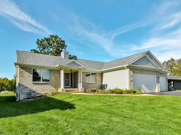 9508 Shore Dr, Machesney Park, IL 61115