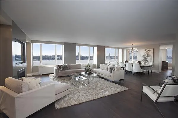 Sold by R New York | media 26