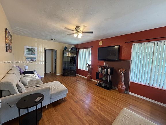 5th image of 709 N 26th Ave