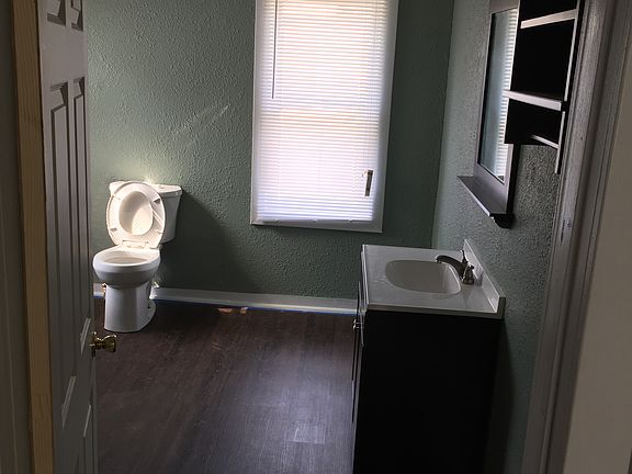 5th image of 1357 N Burdick St