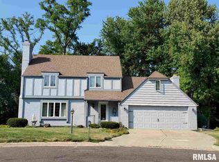 209 Indian Creek Ct, Pekin, IL 61554