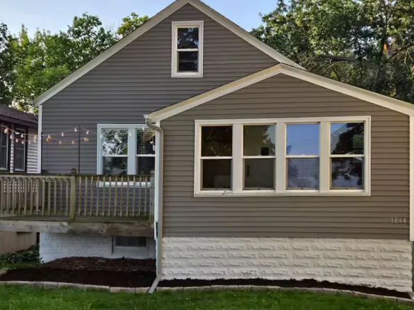 1844 E Shore Dr, Maplewood, MN 55109
