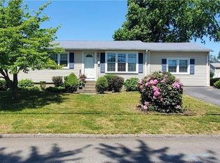 47 Foxcroft Ave, Warwick, RI 02889