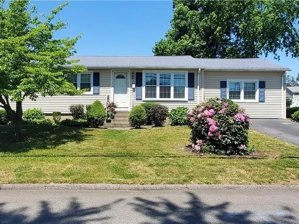 47 Foxcroft Ave, Warwick, RI 02889