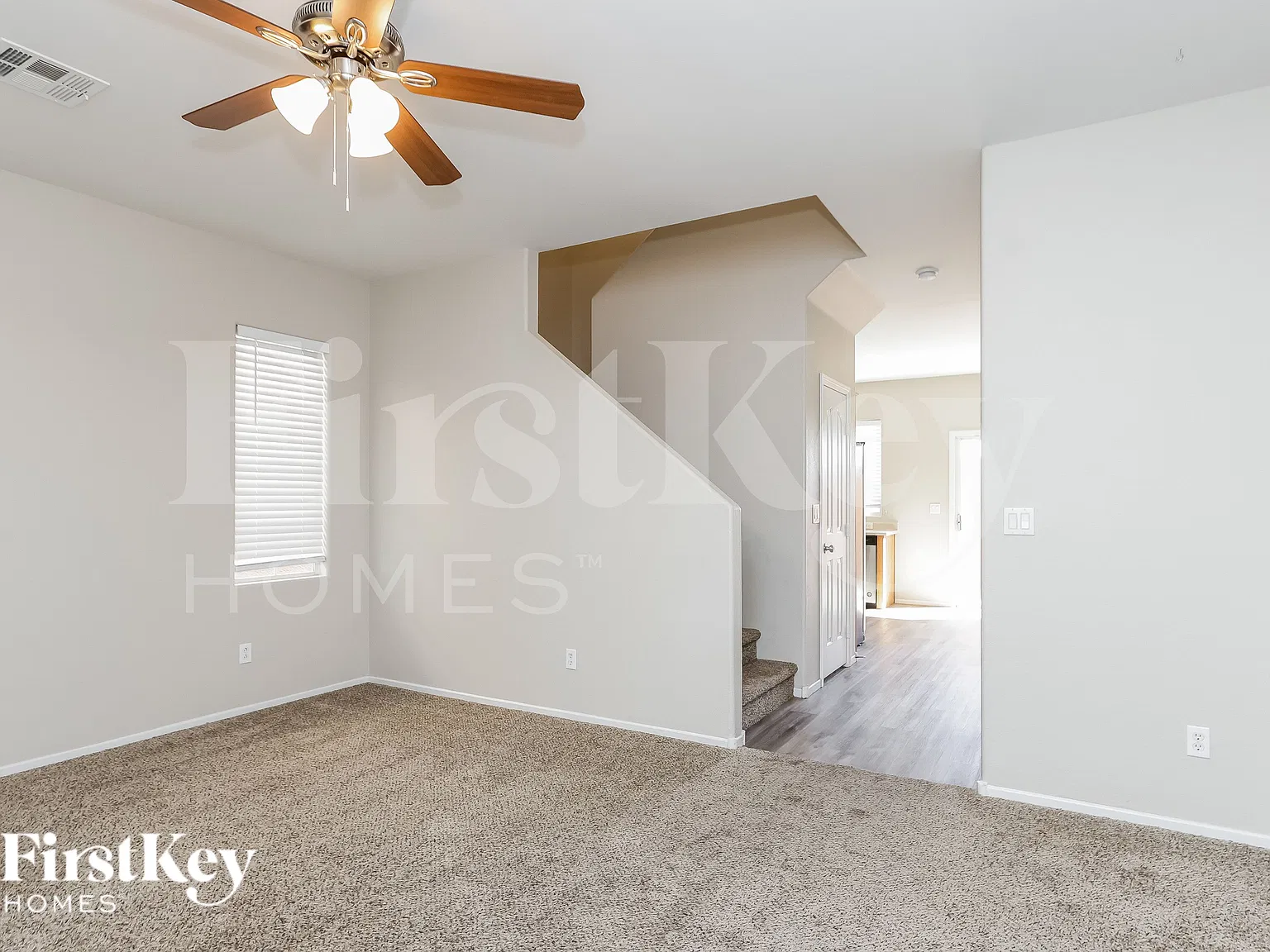 3 bed, 2.5 bath, 1385 sqft, $2,120 — Photo 3