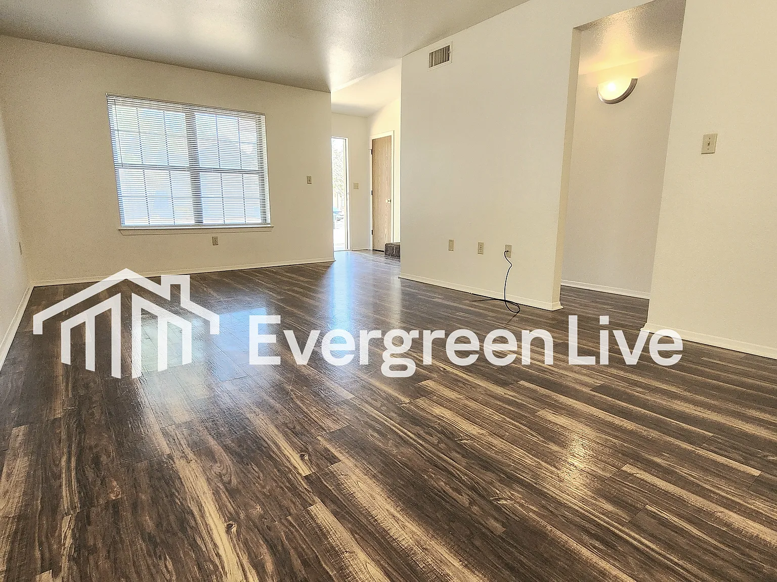 4 bed, 2.5 bath, 1390 sqft, $1,345 — Photo 4