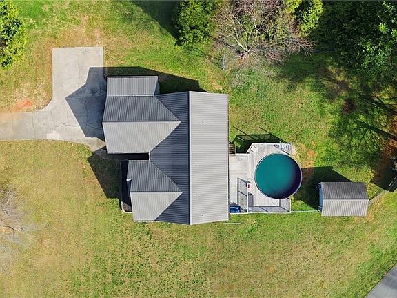 2nd image of 1000 Blair Rd