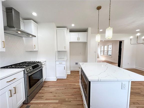 3rd image of 5817 Holmes St
