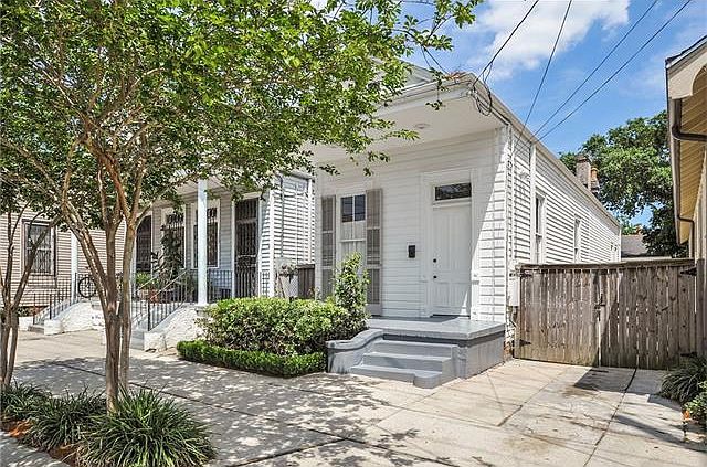 1st image of 1121 Piety St