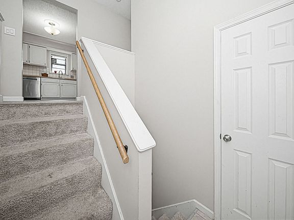 3rd image of 1429 Highland Dr