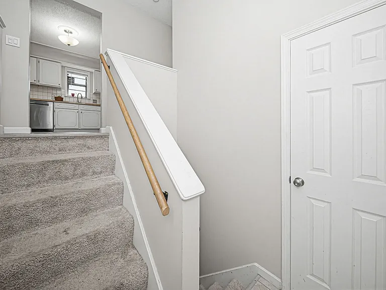1429 Highland Dr — Photo 3