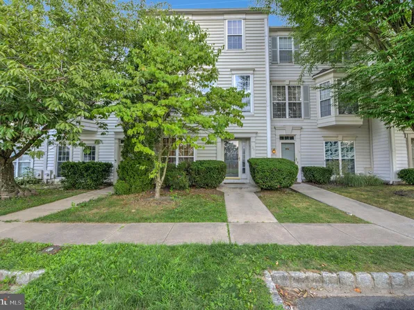 30 Snowberry Ln, Delran, NJ 08075