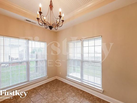 5th image of 219 Bonnieville Dr