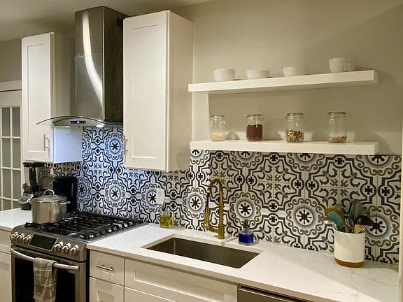 4th image of 634 N Clinton Ave #1