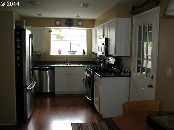 3rd image of 1561 SE Fir Grove Loop