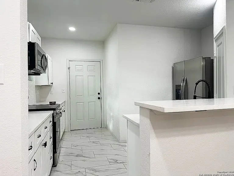 325 Robert E Lee St — Photo 13