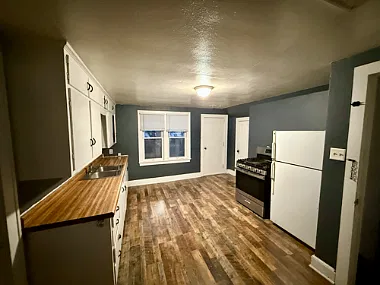 Upper - 2 bed - 1 bath - $900.00 — Photo 3
