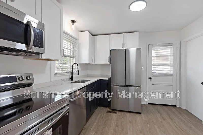3 bed, 2.0 bath, 1100 sqft, $1,800 — Photo 4