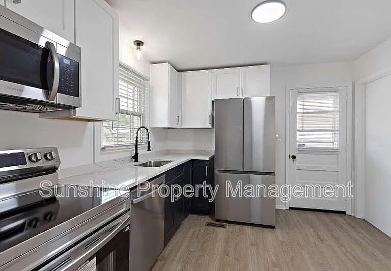 906 37th St — Photo 4