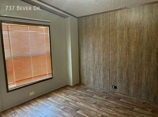 737 E Bever Dr, Towanda, KS 67144