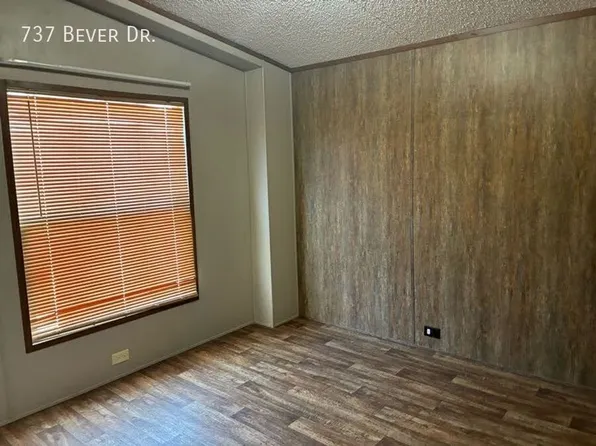 737 E Bever Dr, Towanda, KS 67144