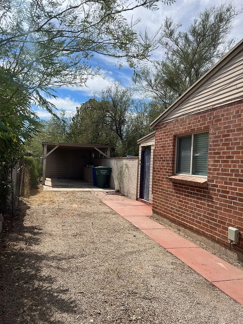2 bed, 1.0 bath, 1108 sqft, $1,495 — Photo 2
