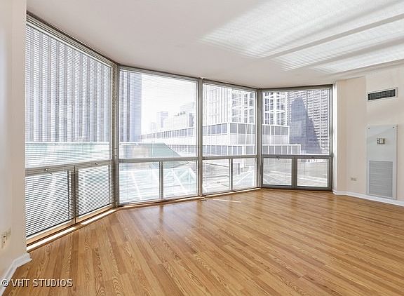 3rd image of 222 N Columbus Dr APT 401