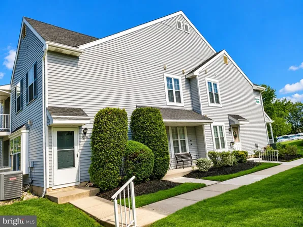 991 Scotswood Ct #B, Mount Laurel, NJ 08054