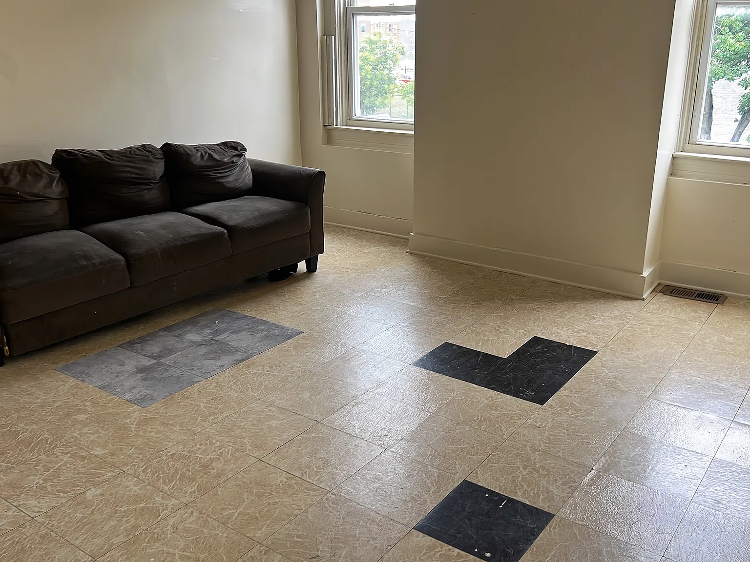 2 bed, 700 sqft, $1,100 — Photo 3