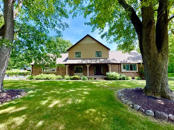 6834 Mercedes Ln, Demotte, IN 46310