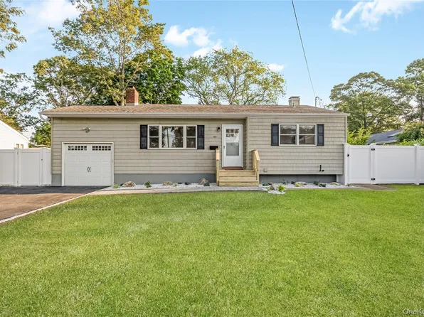 49 45th Street, Islip, NY 11751