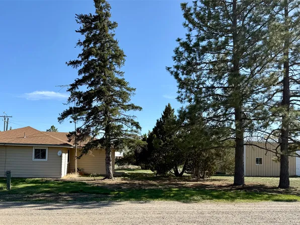 106 S Garner St, Brady, MT 59416