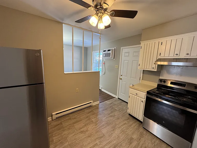 103 E Green St — Photo 6