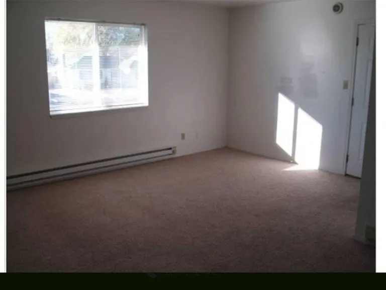 348 Caswell Ave W — Photo 2