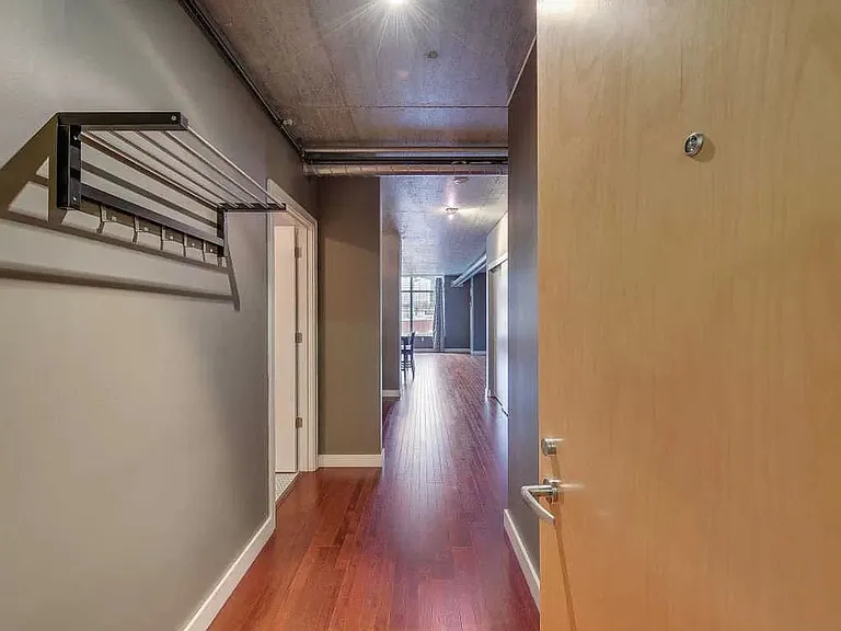 1926 W Burnside St #704 — Photo 6