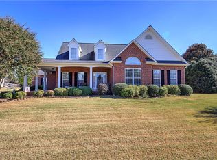98 Planters Dr NW, Cartersville, GA