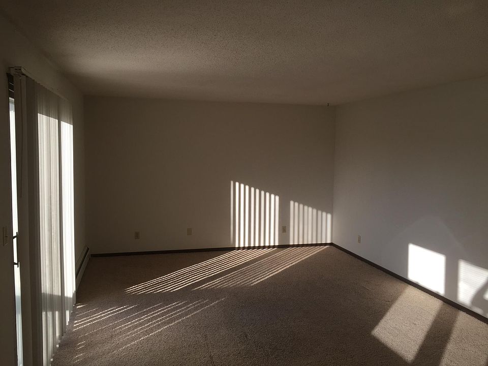 2nd image of 702 Connell St