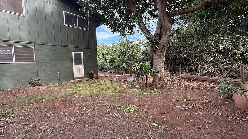 219 W Waiko Rd — Photo 2
